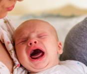 Как понять причины плача новорожденного ребенка Почему когда ребенок плачет начинает